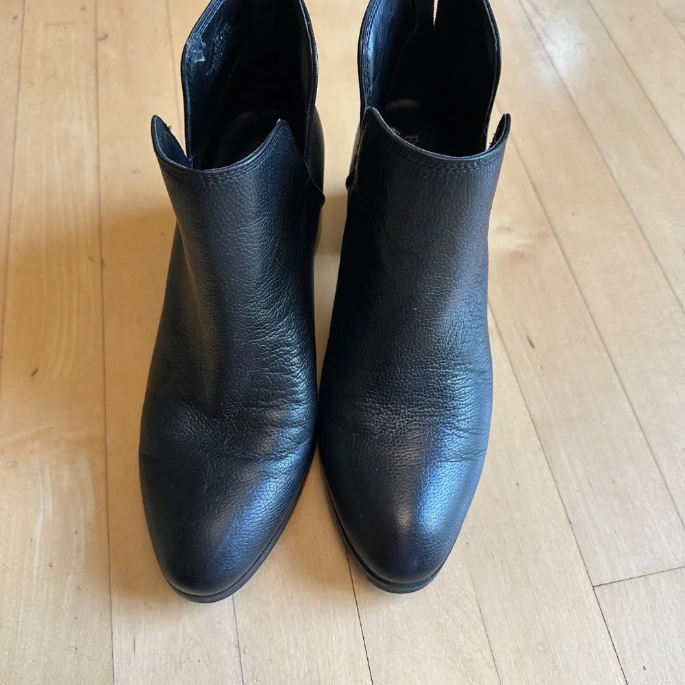 Enzo Angiolini black ankle bootie, 8.5,  G1283 - Picture 4 of 9